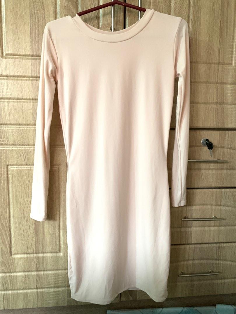 Cream 3/4 Bodycon Dress (Category: Dresses) located in Pasay City. Submitted by kmoarse (Listing ID 1184986497, Image 1). Description: 🌹 Channel Kim K’s super fitted dress with this one! 💋 🌹 Material is stretchy and super soft 🌹 Few flaw on the last picture but overall still good item! ✨ 🌹 Fits XS-S. RFS: I’m a large now hehe.