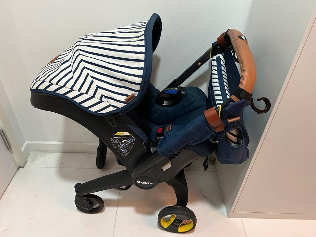 Doona Limited Edition with matching bag
