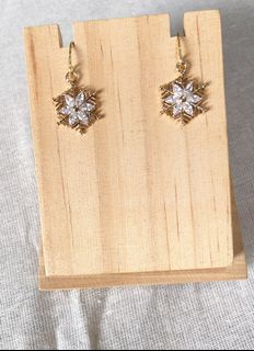 (Category: ) located in . Submitted by bloomingdales (Listing ID 1184970250, Image 1). Description: .