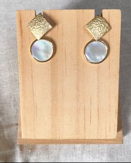 (Category: ) located in . Submitted by bloomingdales (Listing ID 1184972176, Image 1). Description: .