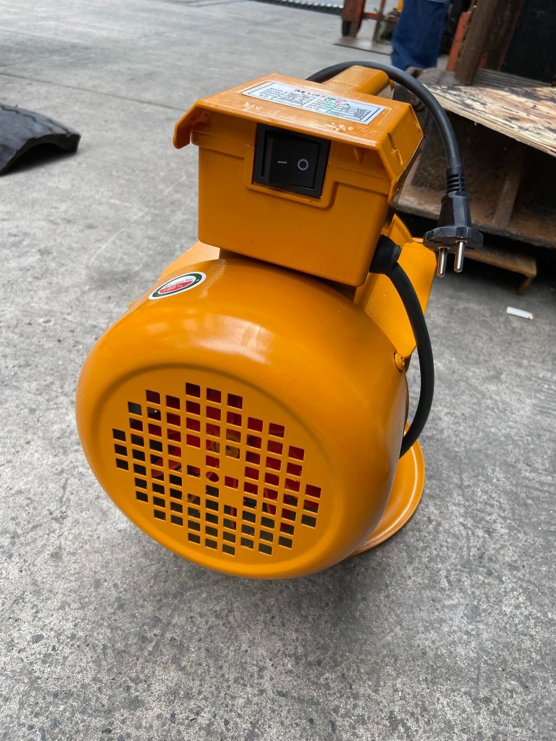 ELECTRIC Concrete Vibrator, Commercial & Industrial, Construction Tools