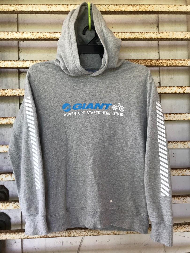 Uniqlo logo hoodie cheap