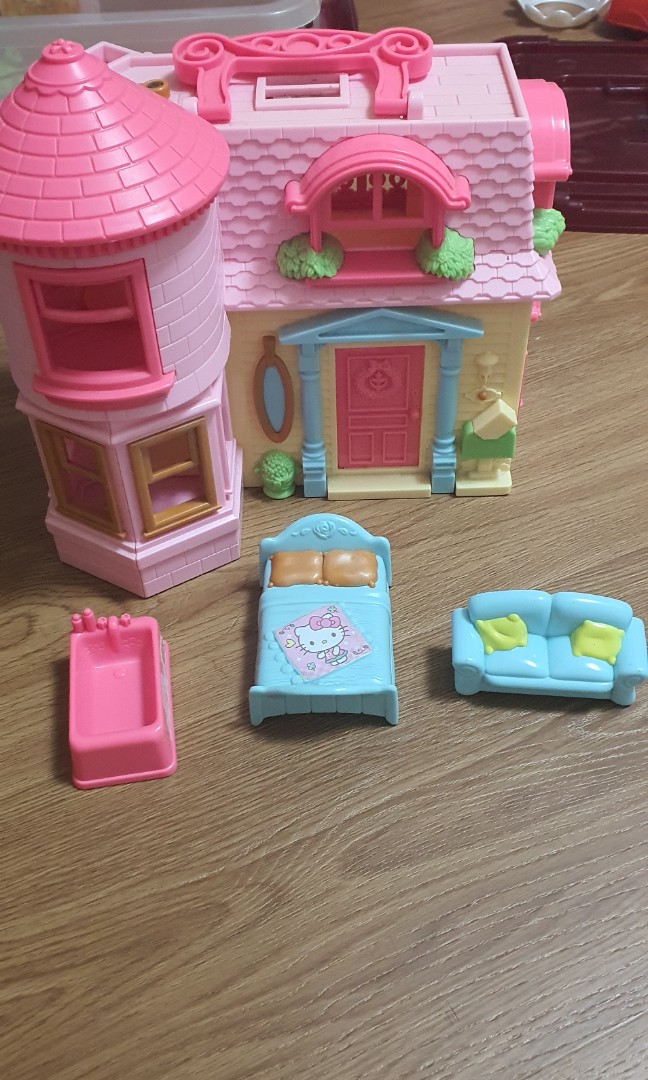 Hello kitty doll house, Hobbies & Toys, Toys & Games on Carousell