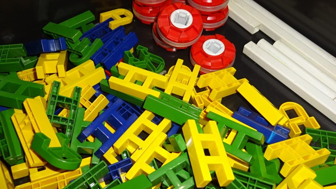 H shaped building blocks store