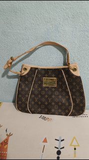 (Category: ) located in . Submitted by we_can_exchange_item (Listing ID 1184998339, Image 1). Description: .