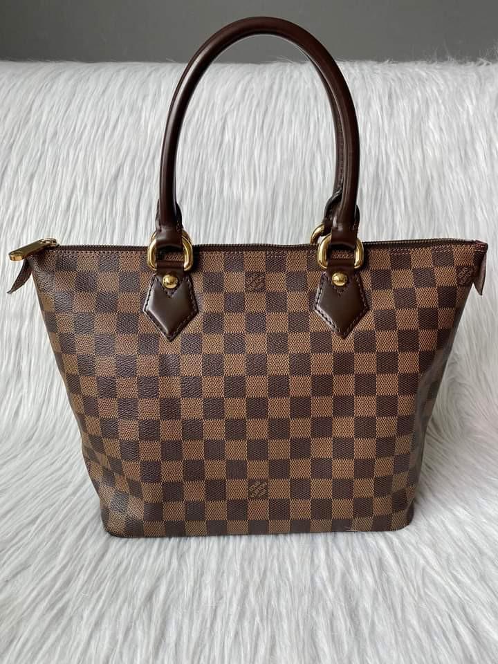Louis Vuitton Saleya PM (Category: Luxury Bags & Wallets) located in Manila. Submitted by bagislifeshop (Listing ID 1184997872, Image 2). Description: ▪️Louis Vuitton Saleya PM▪️ ☑️Available in Manila ✅Date code: VI4087 ✅Condition: 8.8/10 ✅Material: Damier ebene coated canvas ✅Inclusions: dust bag and receipt.