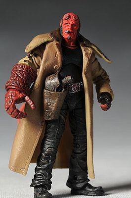 MEZCO MIKE MIGNOLA'S HELLBOY II WITH SAMARITAN & BIG BABY SHOTGUN 7
