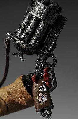 MEZCO MIKE MIGNOLA'S HELLBOY II WITH SAMARITAN & BIG BABY SHOTGUN 7