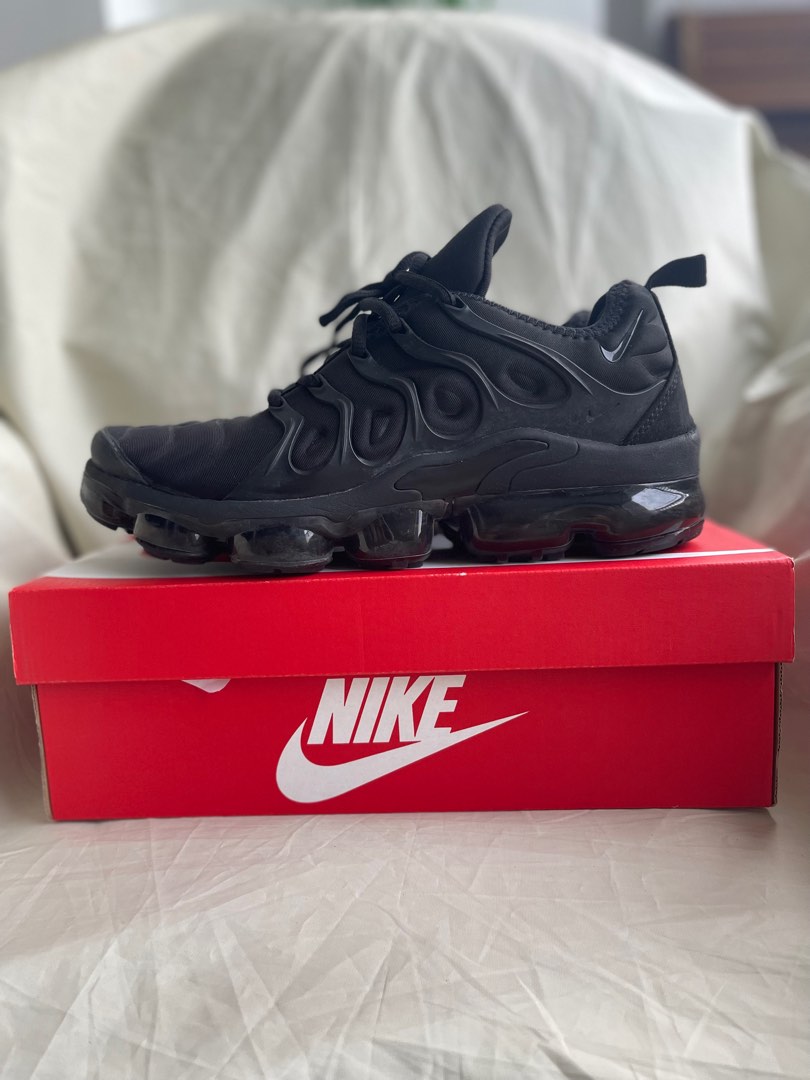 All black vapormax plus online