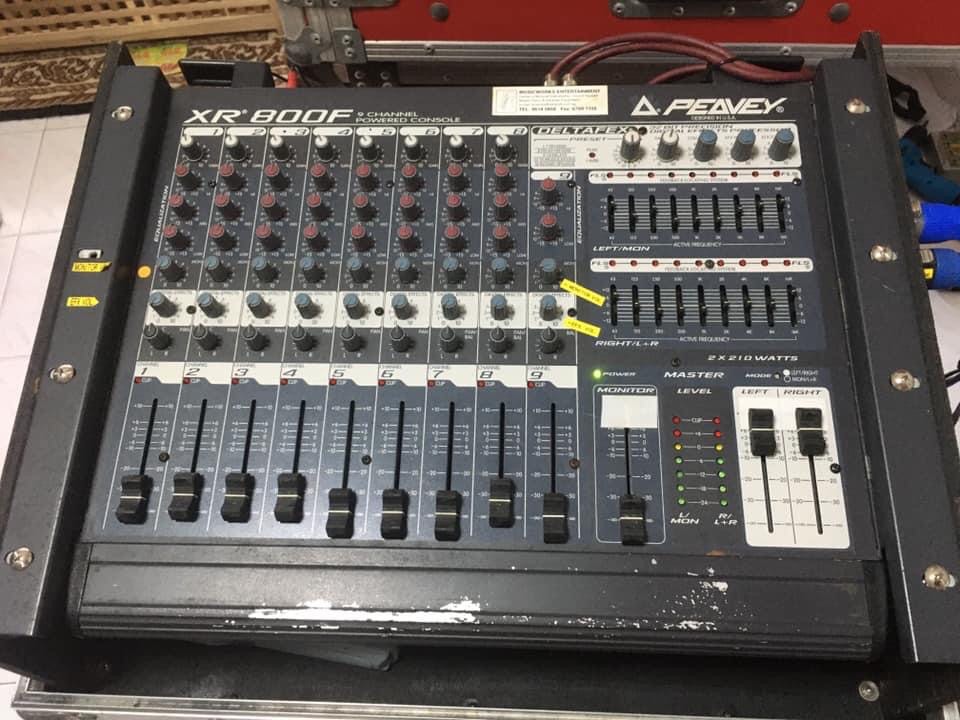 Peavey XR800 power mixer, Hobbies & Toys, Music & Media, Music