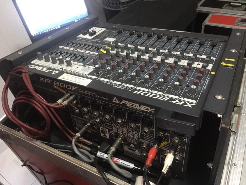 Peavey XR800 power mixer, Hobbies & Toys, Music & Media, Music