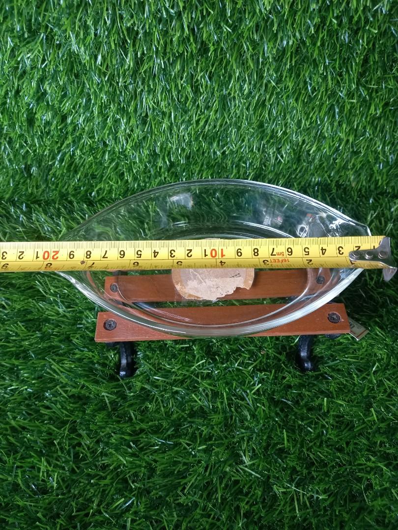 Pyrex Mini Oval Plate (Category: Bakeware) located in Paranaque City. Submitted by christinashoppe (Listing ID 1185009250, Image 2). Description: likenew conditions.