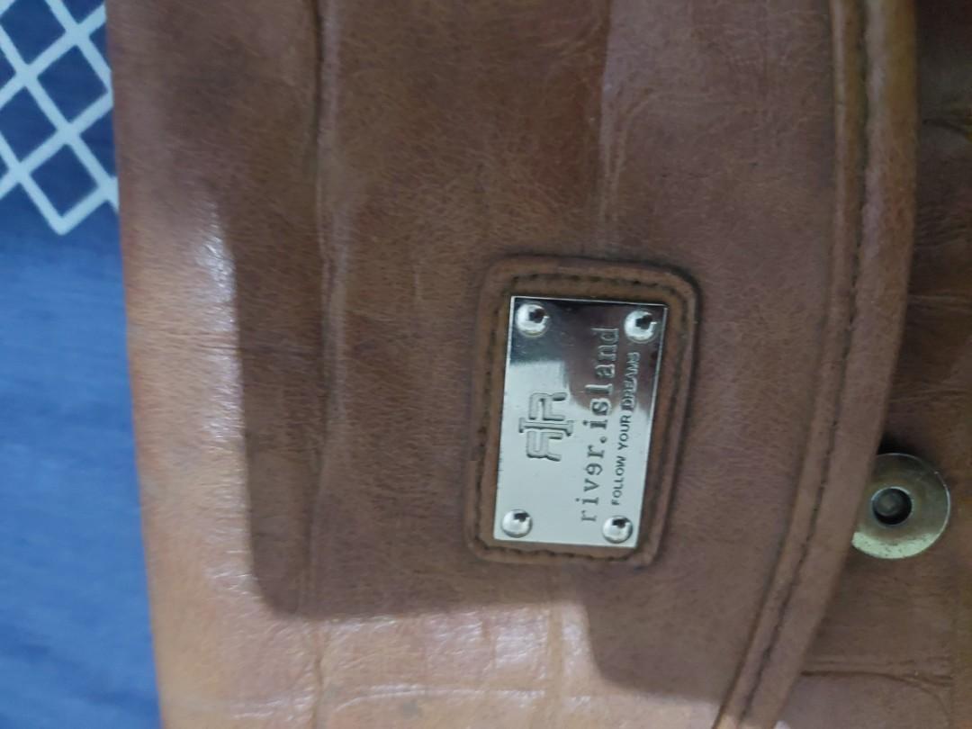 RIVER ISLAND LEATHER BAG FROM ITALY (Category: Cross-body Bags) located in Manila. Submitted by marcherin (Listing ID 1185031187, Image 2). Description: RIVER ISLAND BAG FROM ITALY. LEGIT LEATHER..