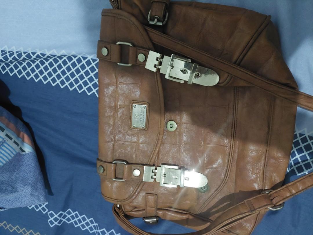 RIVER ISLAND LEATHER BAG FROM ITALY (Category: Cross-body Bags) located in Manila. Submitted by marcherin (Listing ID 1185031187, Image 1). Description: RIVER ISLAND BAG FROM ITALY. LEGIT LEATHER..