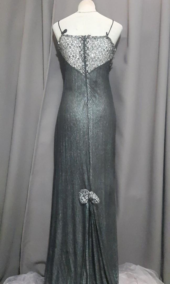Sexy Silver long gown for prom (Category: Evening dresses & gowns) located in Quezon City. Submitted by janelle114 (Listing ID 1185018579, Image 3). Description: Size small to medium Used once or twice. As good as new. Bought in Bahrain for 9000php now selling for 1000php Body length - 53 inches Breast width - 14 inches (D14).