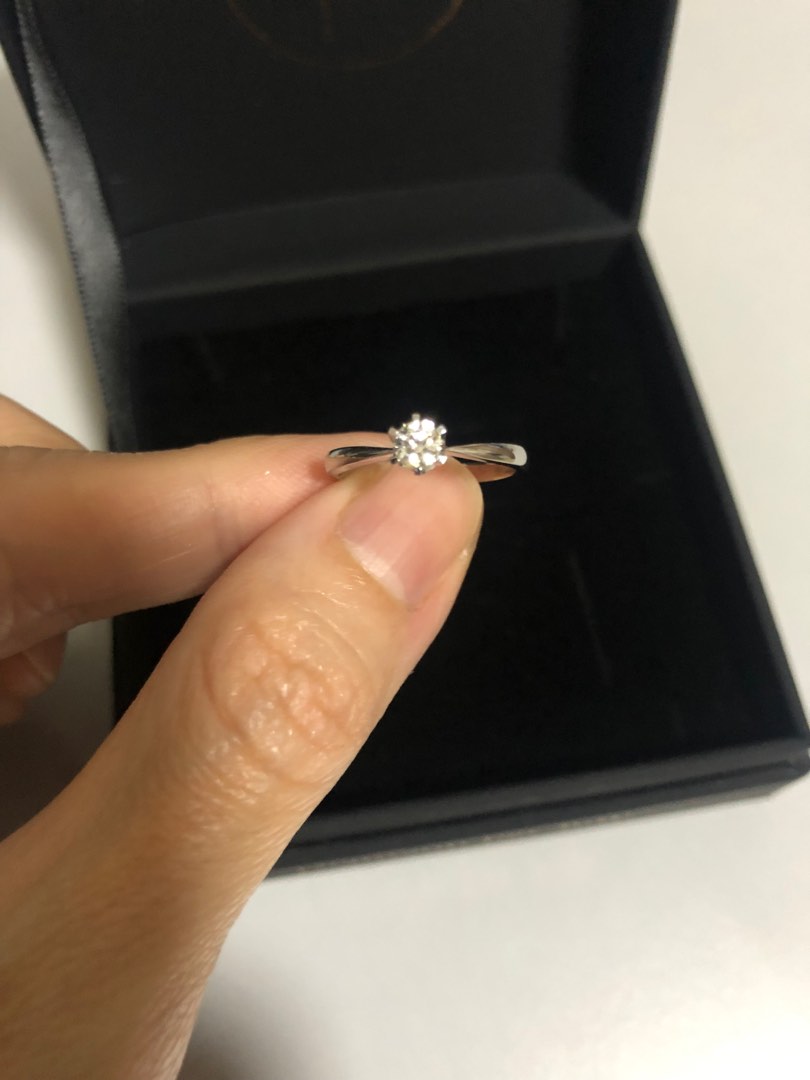 White gold diamond solitaire outlet ring