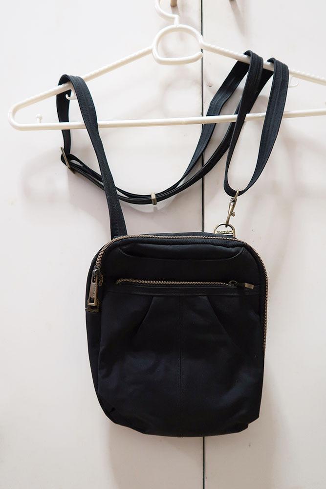 Travelon AntiTheft Metro Small Crossbody Bag, Women's Fashion, Bags