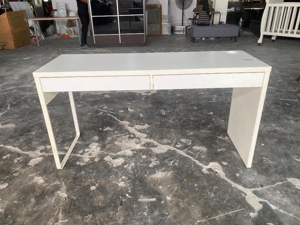 Wooden Study Desk White Colour / Meja Belajar Kayu Warna Putih
