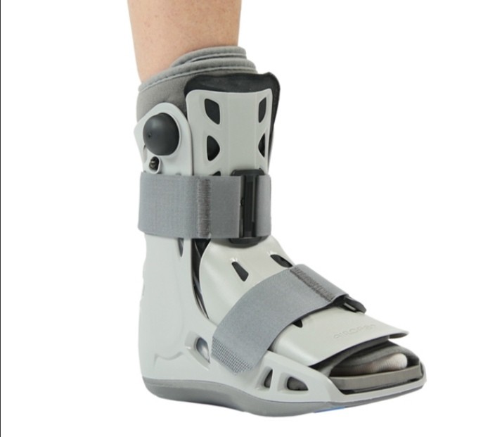 Aircast Boot & Walking Clutch, Health & Nutrition, Assistive ...