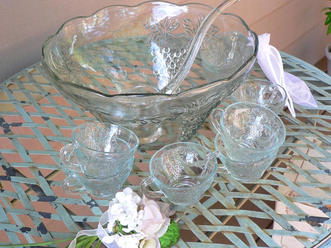 Anchor hocking vintage punch bowl set, Furniture & Home Living