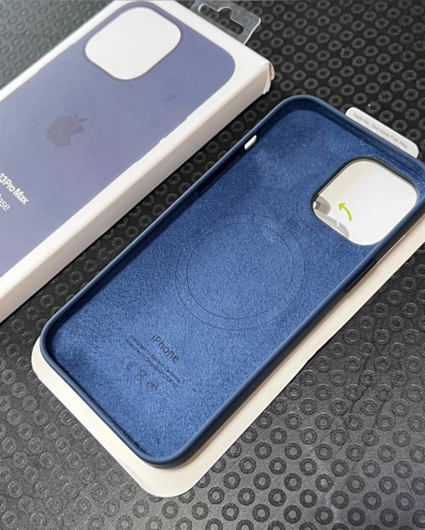 Apple Iphone 13 Pro Max Silicon case with Magsafe ( Abyss Blue