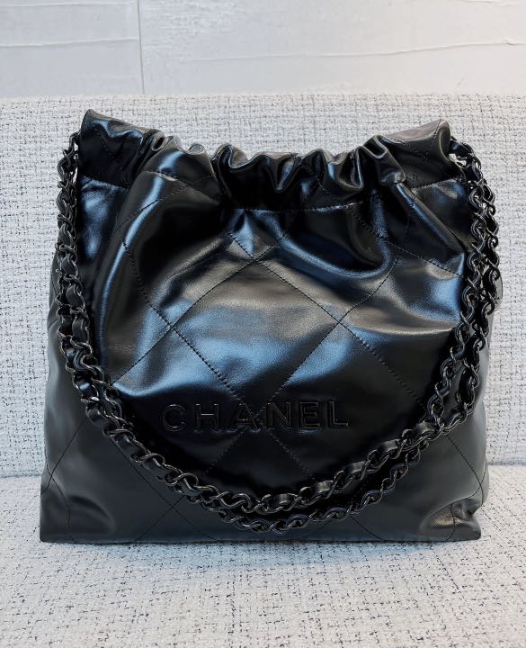 Chanel 22 bag so black(medium), 女裝, 手袋及銀包, Tote Bags - Carousell