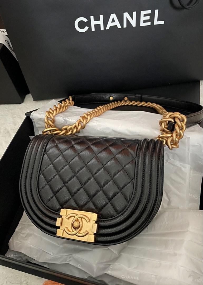 全新Chanel boy messenger bag 荔枝牛皮, 名牌, 手袋及銀包 Carousell