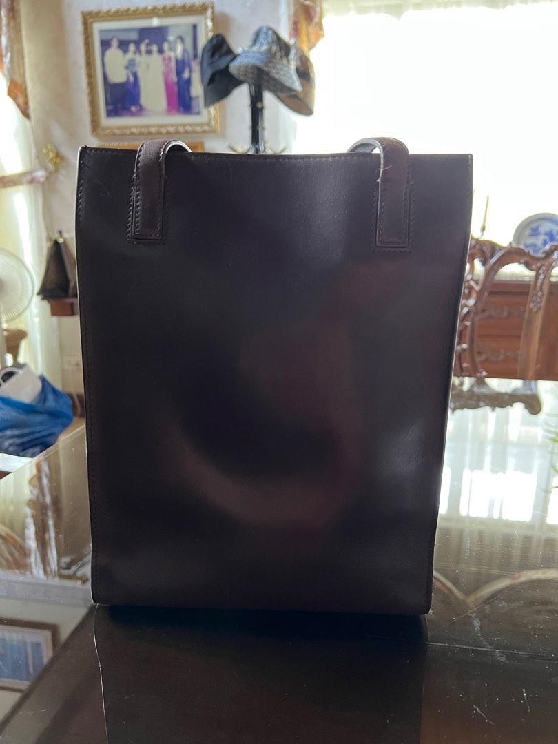 Coach Mini Tote Leather Bag (Category: Luxury Bags & Wallets) located in Quezon City. Submitted by FullAndUnloading (Listing ID 1185143941, Image 1). Description: This Coach Mini Tote Bag is full Leather no flaws used only few times..