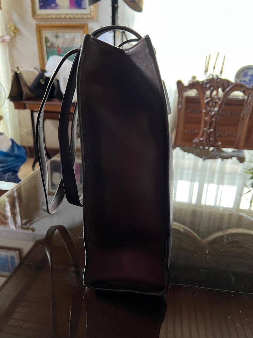 Coach Mini Tote Leather Bag (Category: Luxury Bags & Wallets) located in Quezon City. Submitted by FullAndUnloading (Listing ID 1185143941, Image 2). Description: This Coach Mini Tote Bag is full Leather no flaws used only few times..