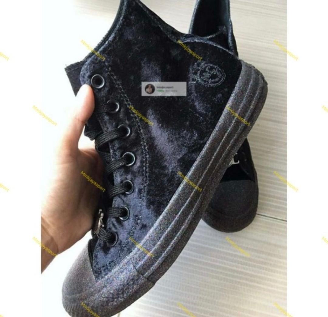 Converse x Miley Cyrus suede size 38 24 5 cm Fesyen Pria