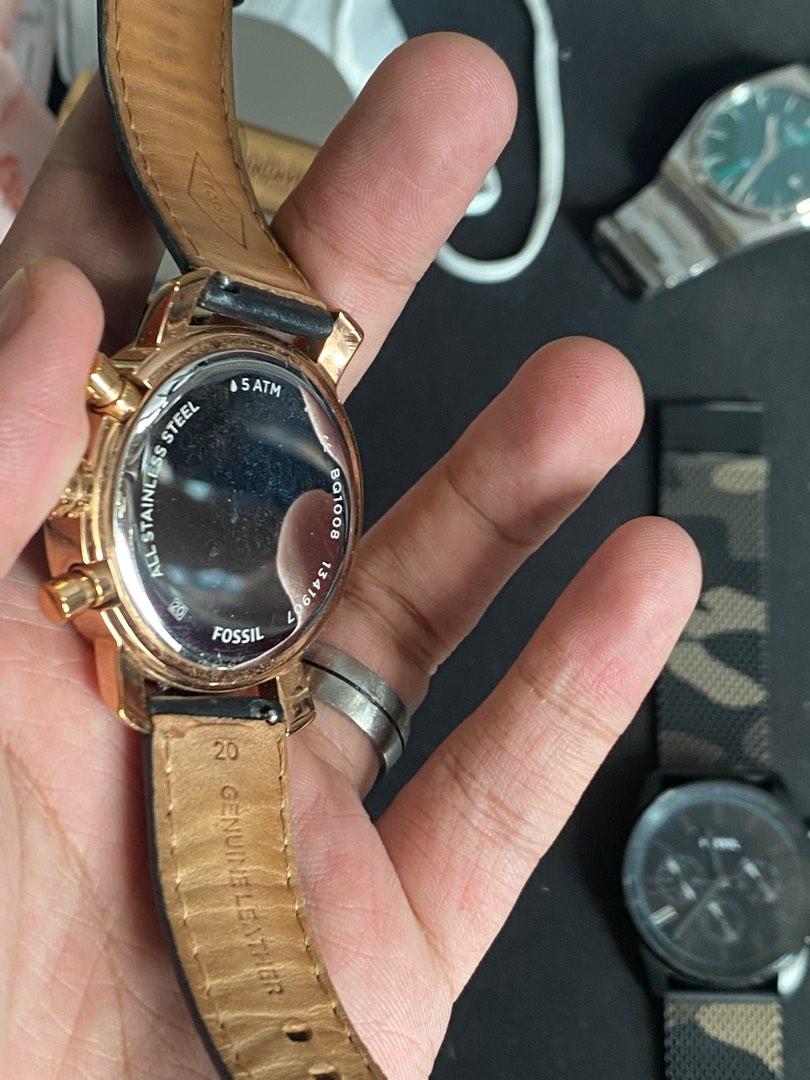 Fossil watch store with engraving