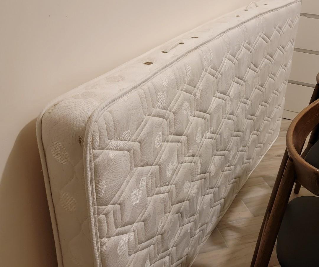 Free mattress professionally cleaned, 傢俬＆家居, 傢俬, 床架及床褥 Carousell