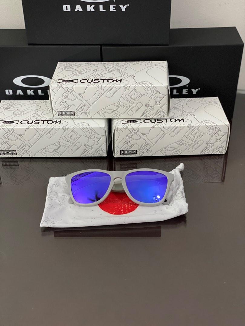 Custom frogskins top