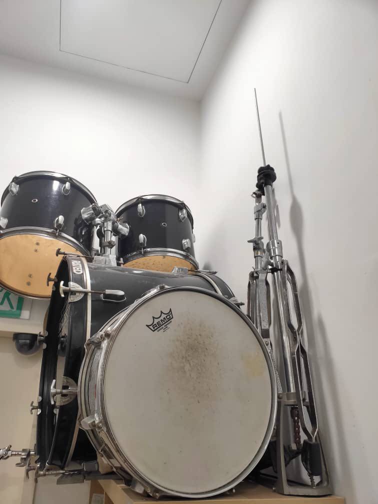 Full set Second hand drum to let go Hobbies Toys Music Media