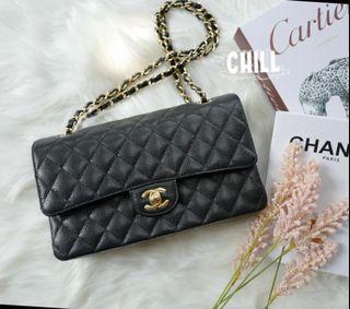 Reserved ! Mar22 🎉Chanel classic medium size (Microchip)