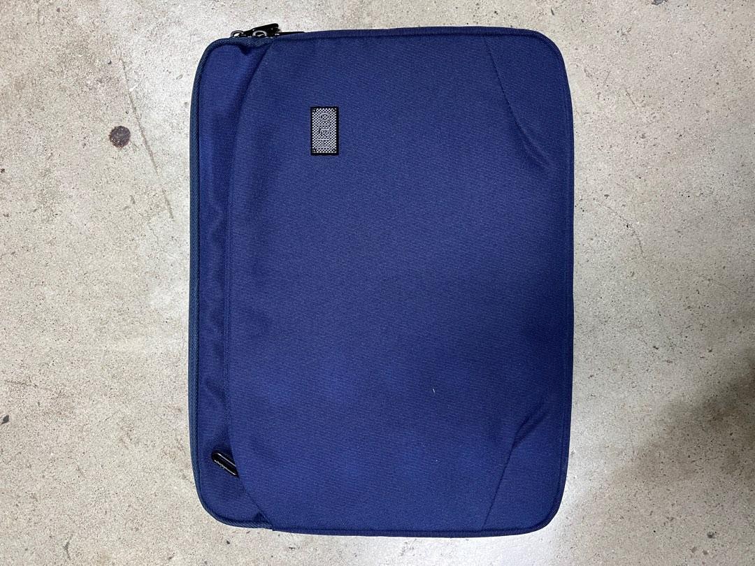 Halo Laptop Sleeve 14” (Category: Laptop Bags & Sleeves) located in Quezon City. Submitted by chippy00 (Listing ID 1185158133, Image 1). Description: .