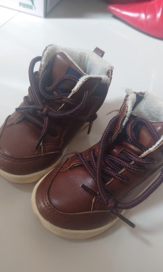 H M 幼兒型格boot Baby Shoe Boot Size 21 內長13cm 兒童 孕婦用品 嬰兒及小童流行時尚on Carousell H M 幼兒型格boot Baby Shoe Boot Size 21 內長13cm 兒童 孕婦用品 嬰兒及小童流行時尚on Carousell