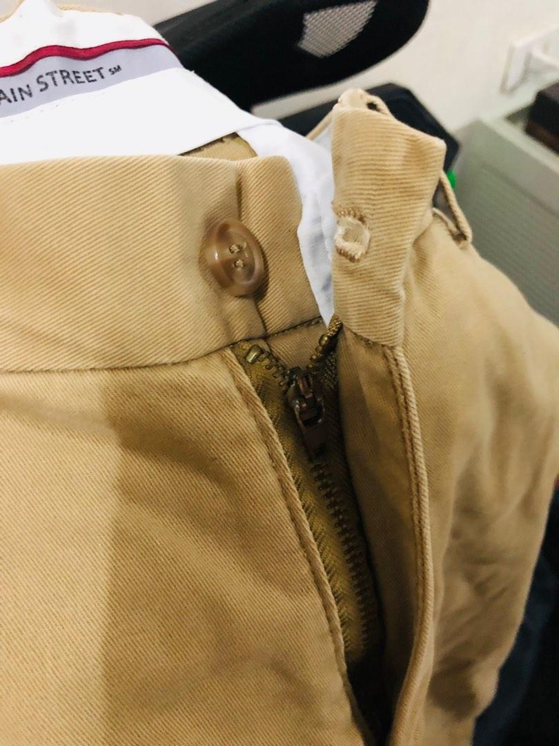 Khaki pants for men (Category: Chinos) located in Quezon City. Submitted by setchi (Listing ID 1185170257, Image 2). Description: PRE-LOVED 🤍 Size 32 See all photos for more details. Color: Khaki Good condition. Just need to wash ✨.