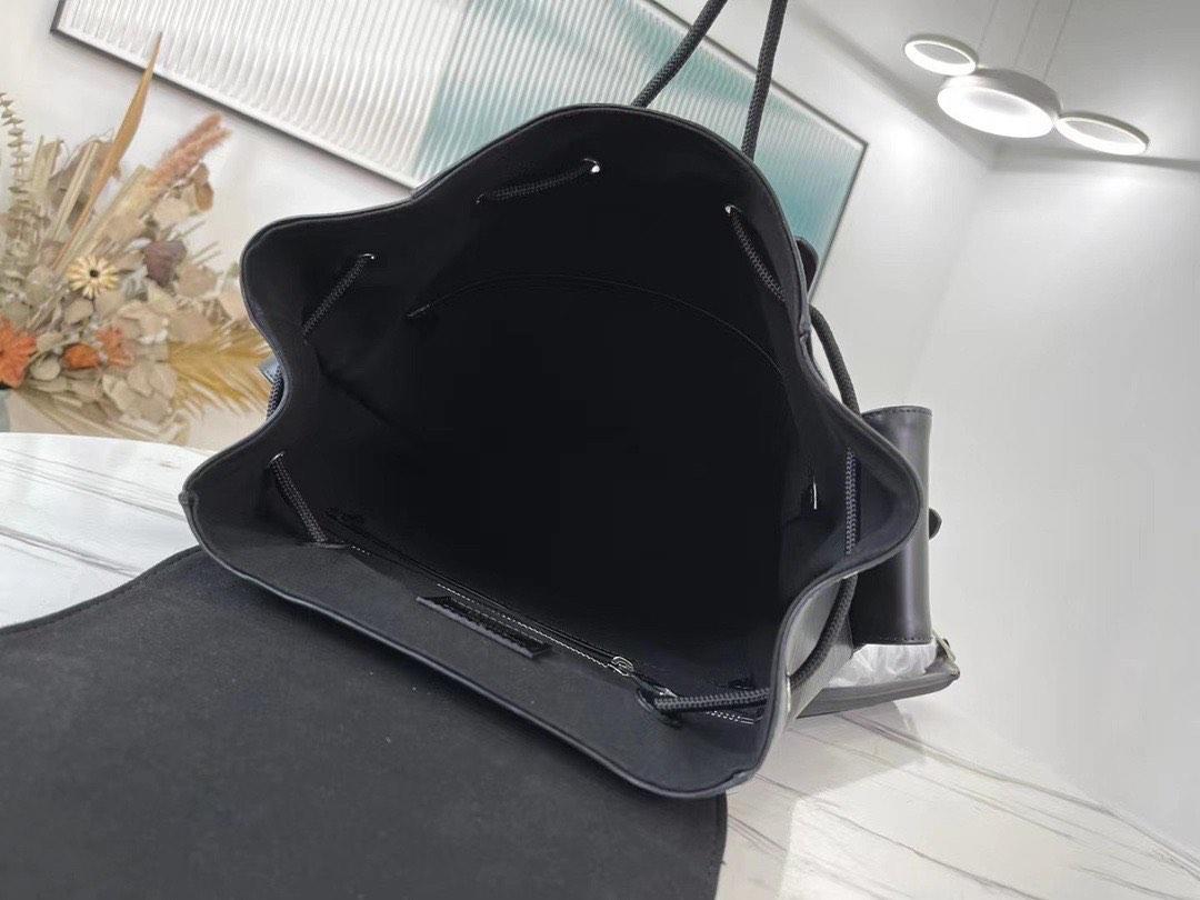 Louis Vuitton x Supreme Christopher Backpack Epi PM BlackLouis