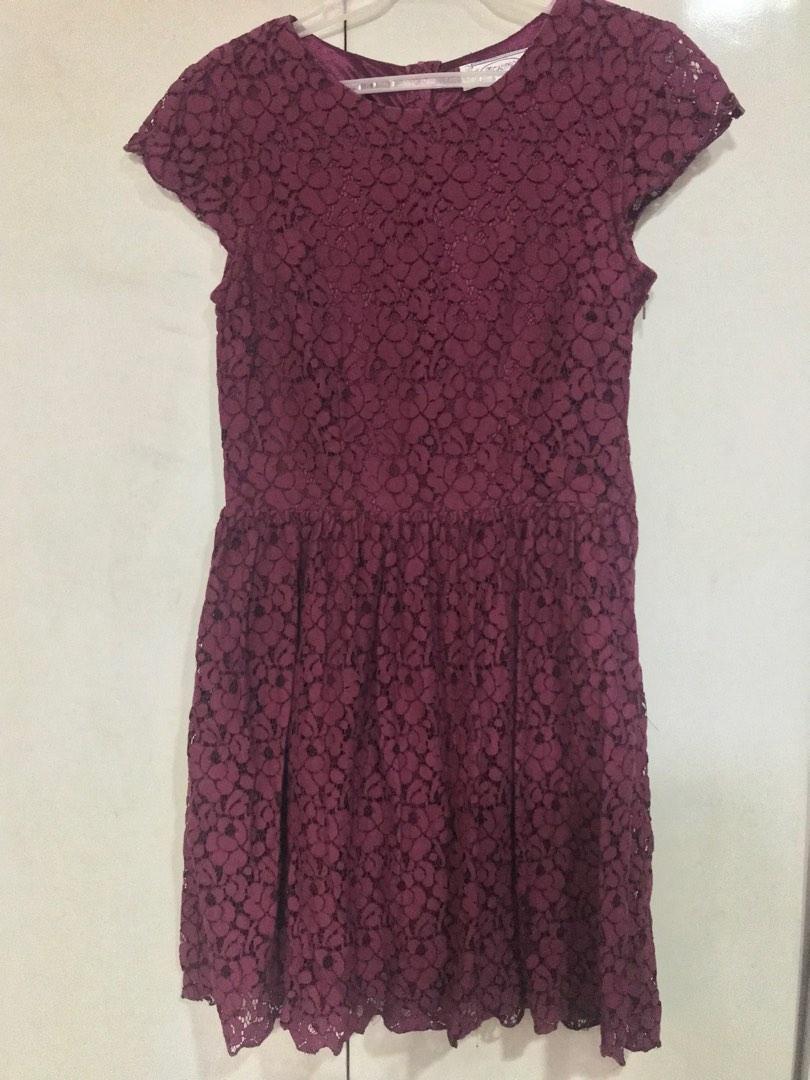 Maroon Lace Cap-sleeve Dress (Category: Dresses) located in San Juan City. Submitted by polkadotcom (Listing ID 1185160089, Image 1). Description: Wine colored Lace dress Size zipper No issues Used once #septsale Brand:Calypso.