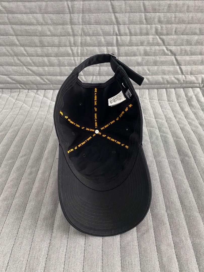 nike cap smiley
