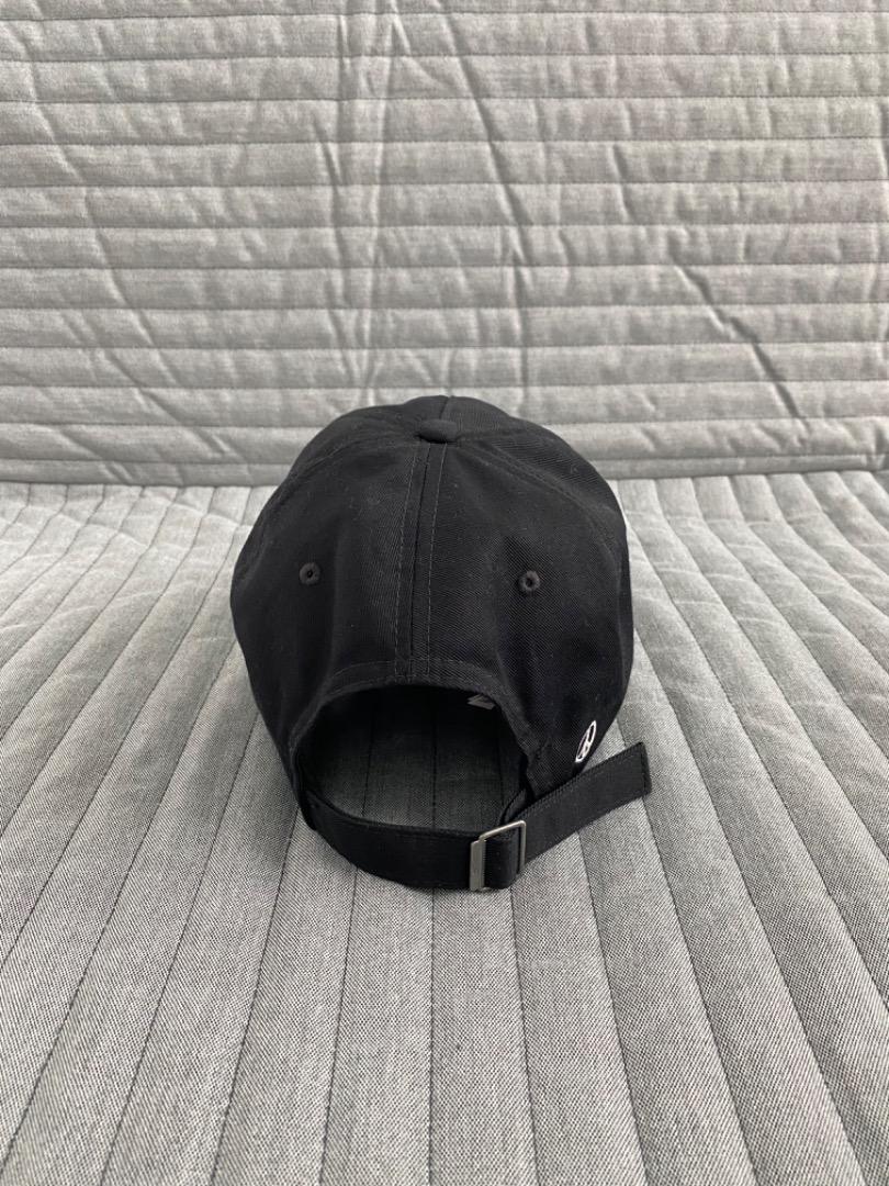nike cap smiley