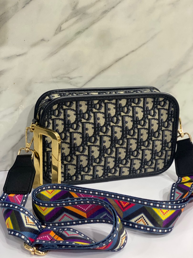 Diorquake pouch sales