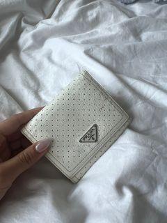 PRADA WALLET AUTHENTIC