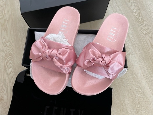 Puma fenty slippers zwart top
