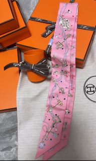 （分類：）位於 。 由 JessiHomeRealLuxury 提交（商品編號 1185232109，圖片 1）。簡介： 。