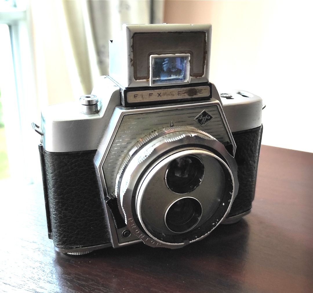Vintage Agfa Twin Lens Reflex Camera using 135 film, Photography