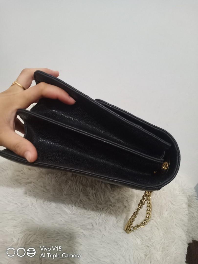 Vintage Jumbo Flap (Category: Luxury Bags & Wallets) located in Tagum. Submitted by luxbagelyas (Listing ID 1185210245, Image 3). Description: Caviar leather large size double flap sign of use sa loob issue sa loob pero di po lagkit super tibay neto may tarnish hardware at ganda ng body neto di talaga bakbakin.