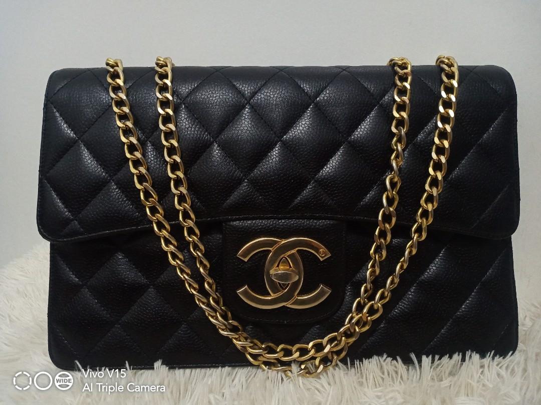 Vintage Jumbo Flap (Category: Luxury Bags & Wallets) located in Tagum. Submitted by luxbagelyas (Listing ID 1185210245, Image 1). Description: Caviar leather large size double flap sign of use sa loob issue sa loob pero di po lagkit super tibay neto may tarnish hardware at ganda ng body neto di talaga bakbakin.