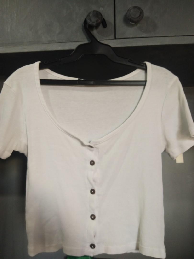 White Buttondown (Category: Blouses) located in Marikina City. Submitted by jenzitems (Listing ID 1185167458, Image 1). Description: S-M.